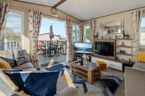 Retreat at the Lake - Fishing Lakes - Short Stays UK Ltd